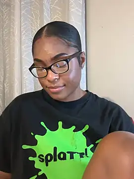 Snapshot of CandyLuxxxx chatting on March 23, 2025, 3:54 am CandyLuxxxx online show from March 23, 2025, 3:54 am