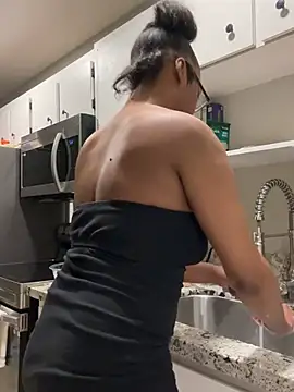 Snapshot of CandyLuxxxx chatting on March 7, 2025, 1:42 am CandyLuxxxx online show from March 7, 2025, 1:42 am