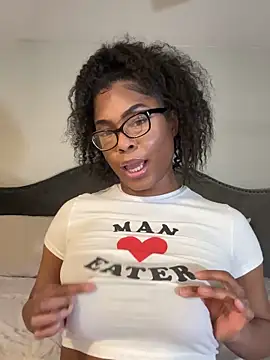 Snapshot of CandyLuxxxx chatting on March 12, 2025, 1:14 am CandyLuxxxx online show from March 12, 2025, 1:14 am