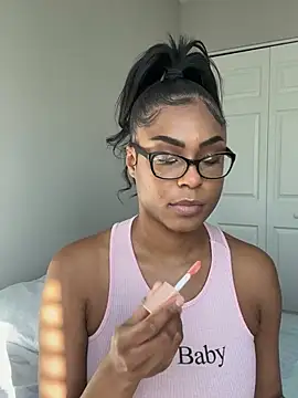 Snapshot of CandyLuxxxx chatting on January 17, 2025, 6:12 pm CandyLuxxxx online show from January 17, 2025, 6:12 pm