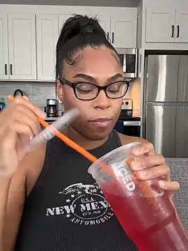 Snapshot of CandyLuxxxx chatting on September 17, 2025, 7:38 pm CandyLuxxxx online show from September 17, 2025, 7:38 pm