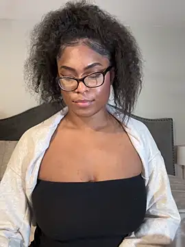 Snapshot of CandyLuxxxx chatting on March 14, 2025, 2:10 am CandyLuxxxx online show from March 14, 2025, 2:10 am