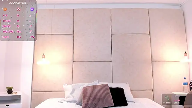 aisha vs online show from September 19, 2025, 12:09 pm