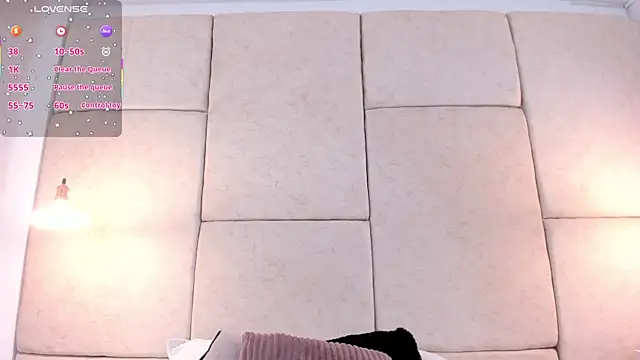 aisha vs online show from September 29, 2025, 12:44 pm