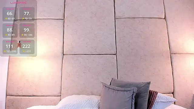 aisha vs online show from October 27, 2025, 12:50 pm