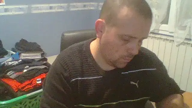 Snapshot of manubm03 chatting on December 2, 2025, 5:25 pm manubm03 online show from December 2, 2025, 5:25 pm