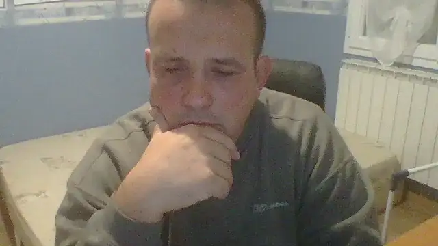 Snapshot of manubm03 chatting on October 24, 2025, 6:29 pm manubm03 online show from October 24, 2025, 6:29 pm