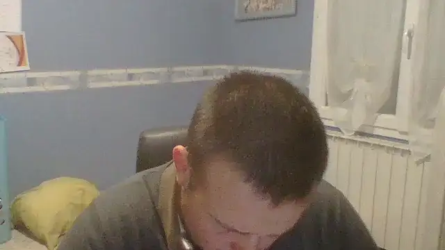 Snapshot of manubm03 chatting on November 21, 2025, 6:07 pm manubm03 online show from November 21, 2025, 6:07 pm