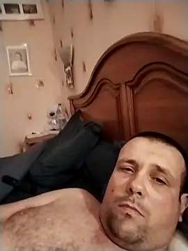 Snapshot of manubm03 chatting on December 16, 2025, 8:13 pm manubm03 online show from December 16, 2025, 8:13 pm