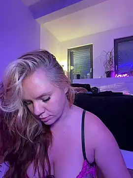AnjaAmelia online show from August 6, 2026, 6:58 pm