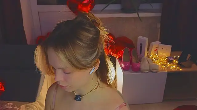 sinteas online show from February 14, 2026, 3:56 pm