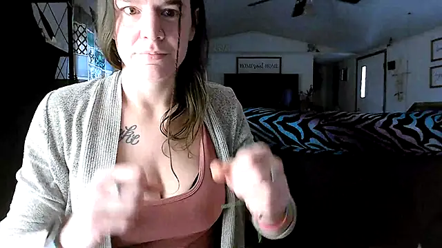 xodana online show from February 3, 2025, 8:57 pm