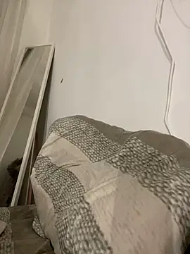 KrisMagnoly online show from April 8, 2026, 11:17 pm