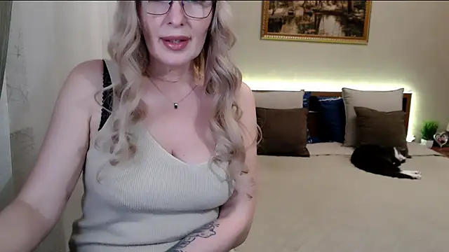 Snapshot of sensualEmilia chatting on March 9, 2025, 2:32 pm sensualEmilia online show from March 9, 2025, 2:32 pm