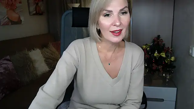 Snapshot of sensualEmilia chatting on December 15, 2024, 8:15 pm sensualEmilia online show from December 15, 2024, 8:15 pm