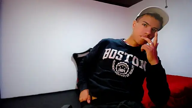 Snapshot of Deiby_casas chatting on January 12, 2025, 3:39 am Deiby casas online show from January 12, 2025, 3:39 am