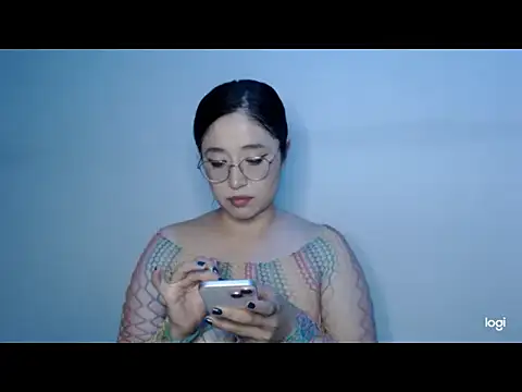 YummymeowW online show from November 8, 2025, 3:32 am