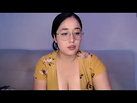 YummymeowW online show from April 19, 2026, 2:45 am