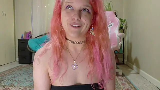 Emihaze online show from July 17, 2026, 8:28 pm
