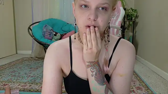 Emihaze online show from June 17, 2026, 5:23 pm