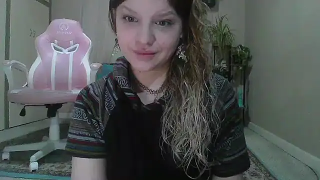 Emihaze online show from June 4, 2026, 4:44 pm