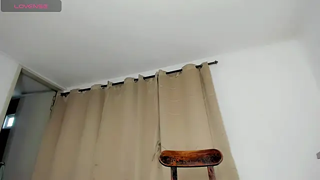 Genesis Sandoval online show from April 15, 2026, 7:40 pm