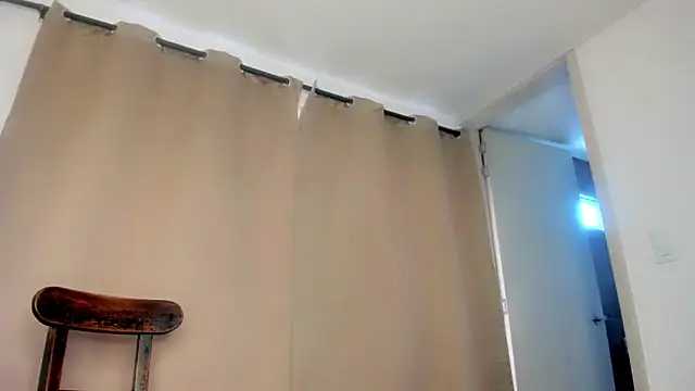 Genesis Sandoval online show from November 23, 2025, 6:07 pm