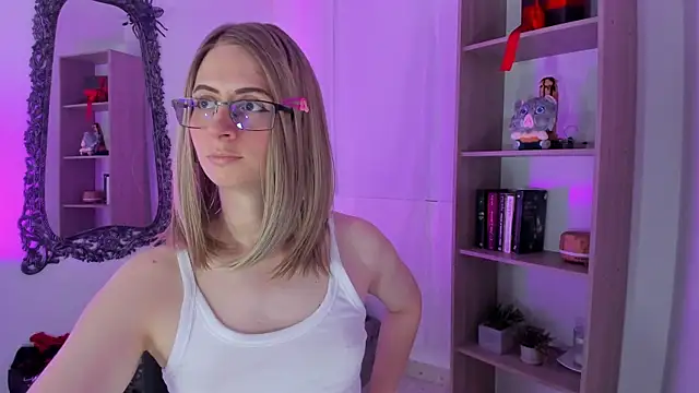 KimberlyJohnsoon online show from November 28, 2025, 3:56 pm