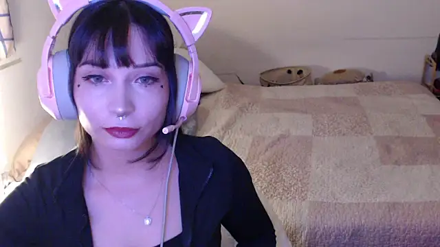 latinpetit online show from August 4, 2026, 10:36 pm