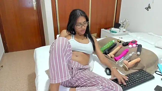 Honney sugar19 online show from November 23, 2025, 2:38 pm