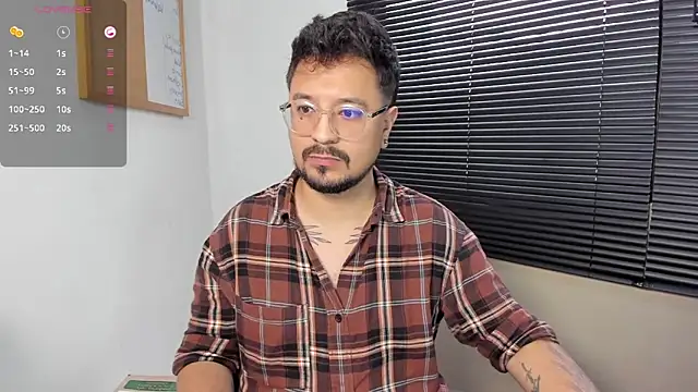 Snapshot of DaviidEvans_ chatting on December 13, 2024, 1:22 pm DaviidEvans  online show from December 13, 2024, 1:22 pm