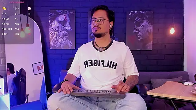 DaviidEvans  online show from February 5, 2026, 1:51 pm