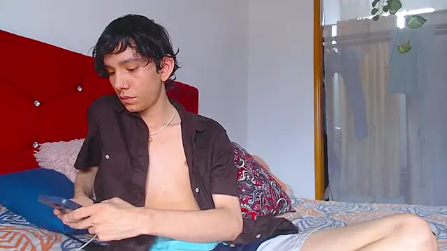 LAICK 01 online show from April 12, 2026, 9:07 pm