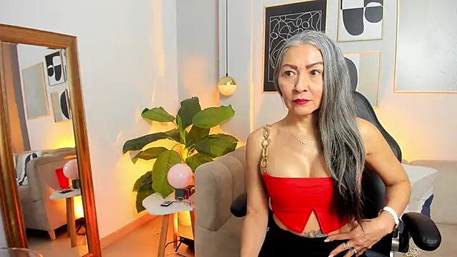  Nicoletteshea  online show from May 16, 2026, 8:52 pm
