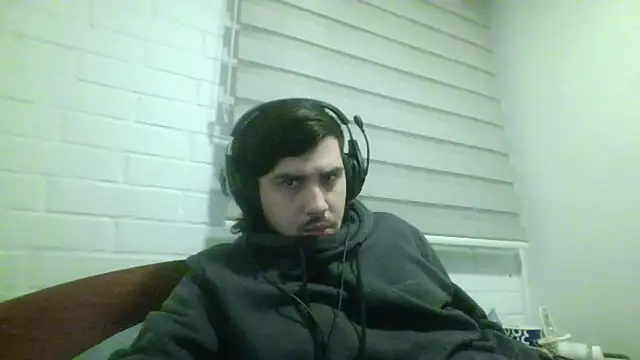 Snapshot of hung_weeb chatting on July 14, 2026, 4:28 am hung weeb online show from July 14, 2026, 4:28 am