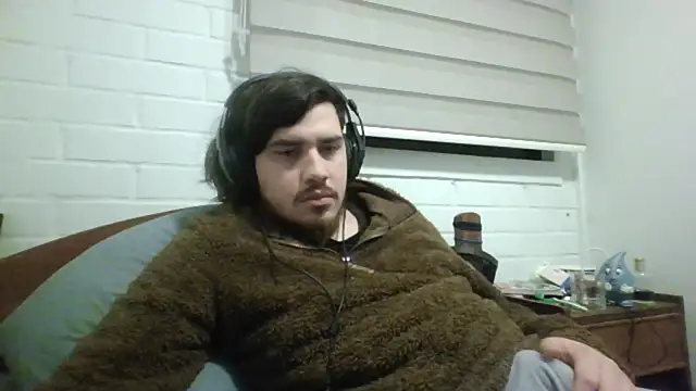 Snapshot of hung_weeb chatting on July 29, 2026, 2:11 am hung weeb online show from July 29, 2026, 2:11 am