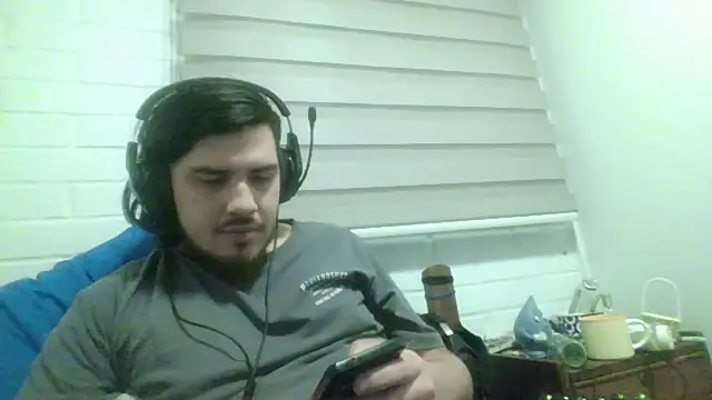Snapshot of hung_weeb chatting on July 12, 2026, 3:51 am hung weeb online show from July 12, 2026, 3:51 am