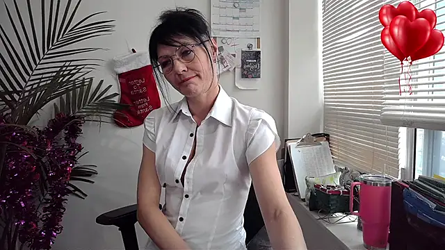 Snapshot of City_Kat chatting on December 17, 2025, 5:29 pm City Kat online show from December 17, 2025, 5:29 pm