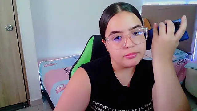 Snapshot of _alicia_z chatting on February 6, 2025, 6:02 pm alicia z online show from February 6, 2025, 6:02 pm