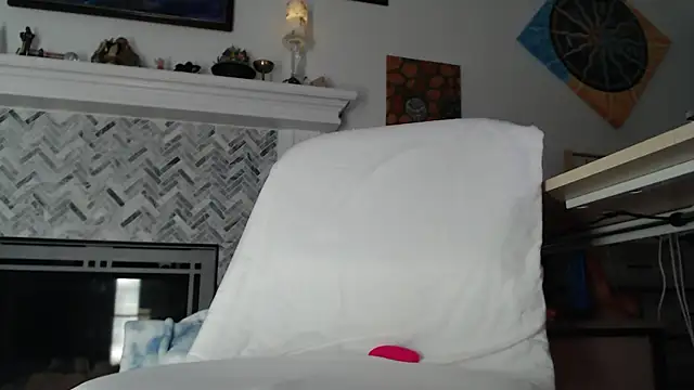 AuroraWillows online show from February 25, 2026, 7:08 am