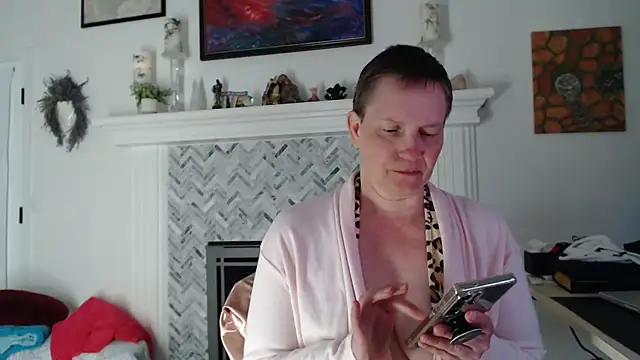 Snapshot of AuroraWillows chatting on April 9, 2026, 2:35 am AuroraWillows online show from April 9, 2026, 2:35 am