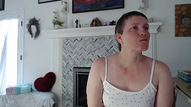 Snapshot of AuroraWillows chatting on March 10, 2026, 2:32 pm AuroraWillows online show from March 10, 2026, 2:32 pm