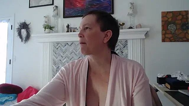 Snapshot of AuroraWillows chatting on April 8, 2026, 2:29 pm AuroraWillows online show from April 8, 2026, 2:29 pm