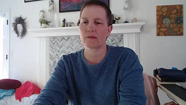 Snapshot of AuroraWillows chatting on April 4, 2026, 4:24 pm AuroraWillows online show from April 4, 2026, 4:24 pm