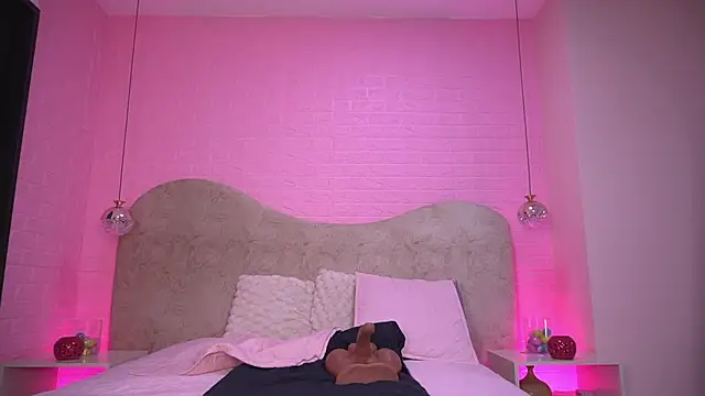 zzoe  online show from April 12, 2026, 3:10 am