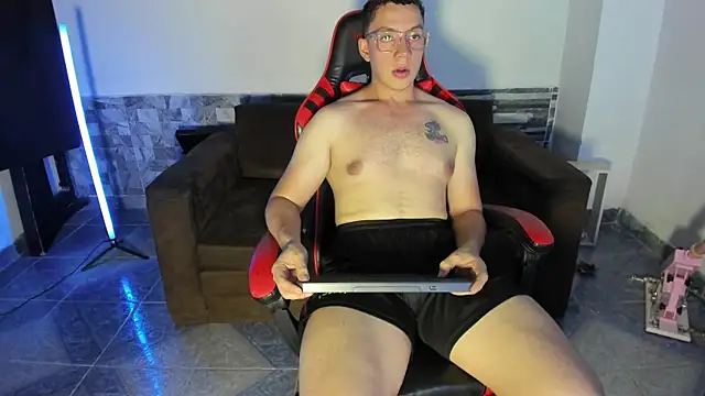 davinalhot online show from April 8, 2026, 5:42 am