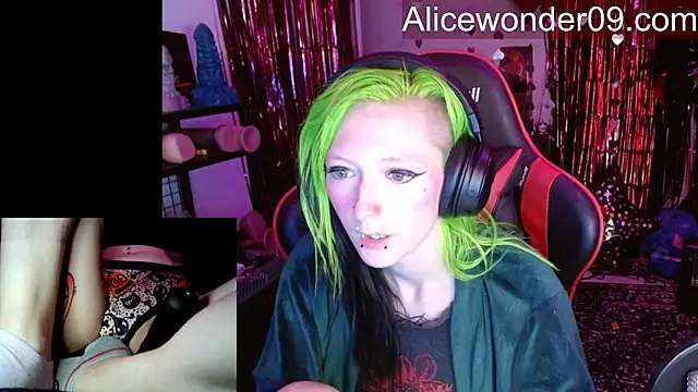 alicewonder09 online show from January 13, 2026, 5:22 am