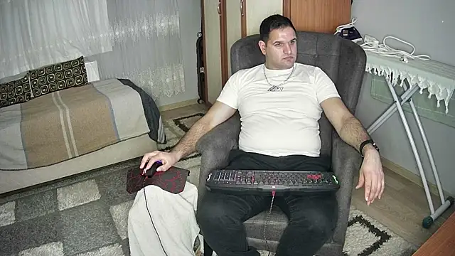 canakbulak00 online show from March 17, 2025, 9:13 pm
