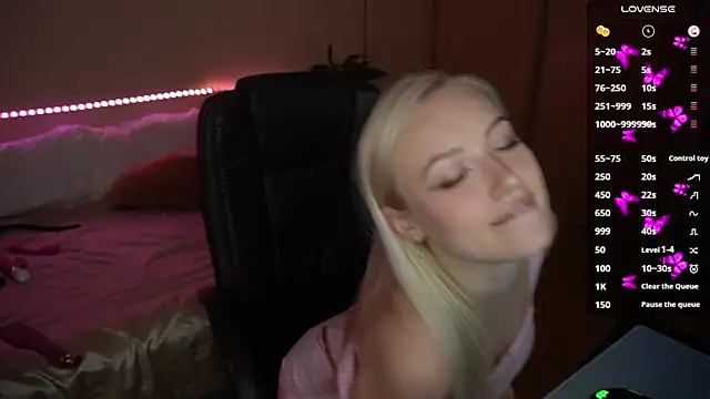 AmandaFiree online show from August 1, 2026, 8:29 pm