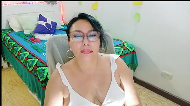 hottplay online show from April 10, 2026, 4:47 pm